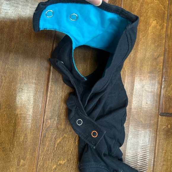 Black Dog Surgery Recovery Onsie with snap closure - Picture 4 of 7